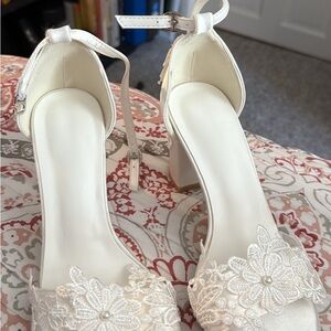 Elegant White Lace Women's Heels